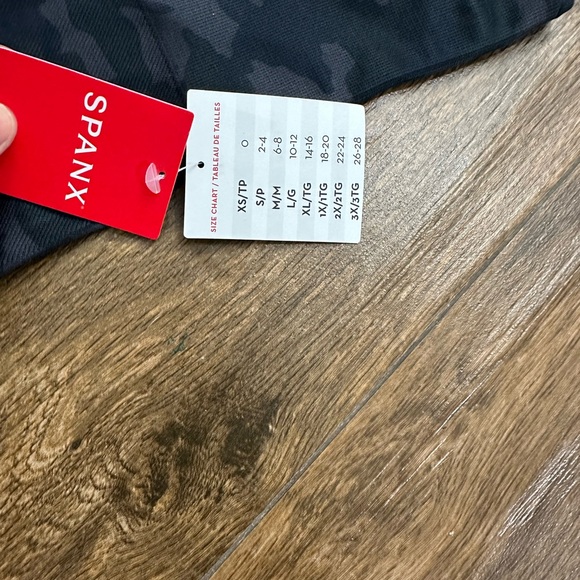 Spanx Look at Me Now Bike Shorts in black Camo Medium, Spanx Biker Shorts - Picture 7 of 10